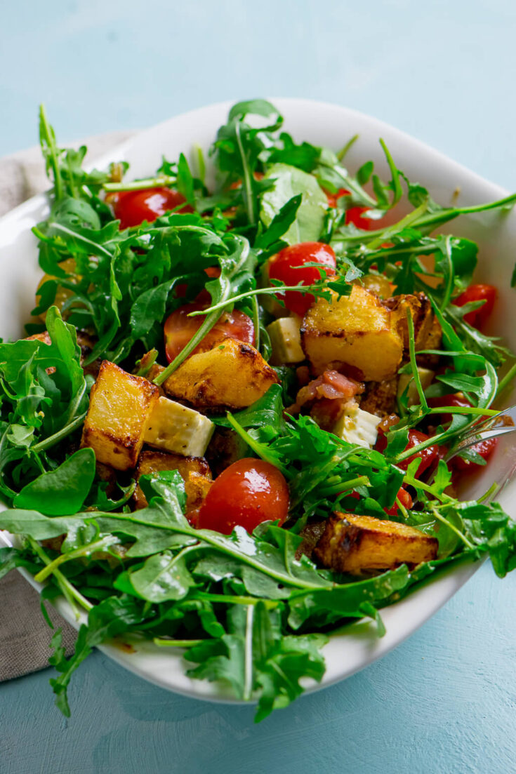 Lauwarmer Honig Senf Röstkartoffel Salat mit Rucola und Speck Einfach