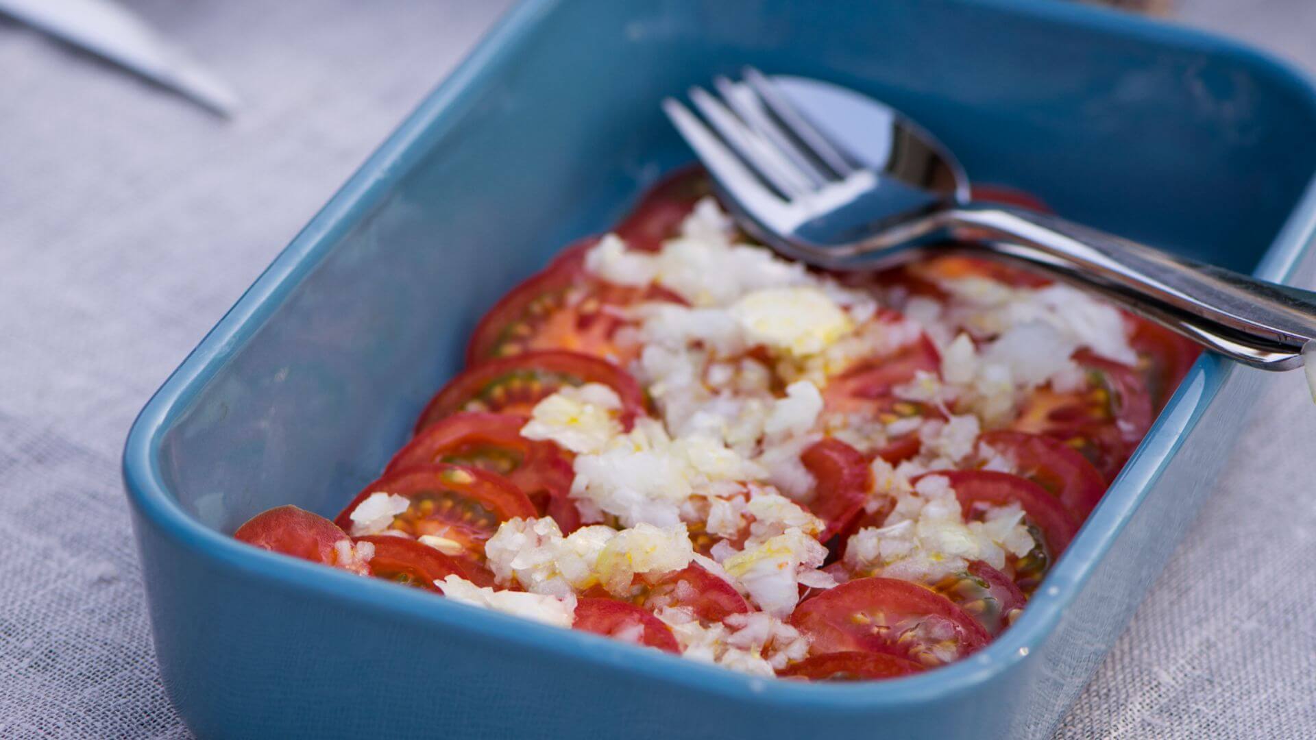 Der genialste Tomatensalat überhaupt! Zubereitet in nur 10 Minuten!