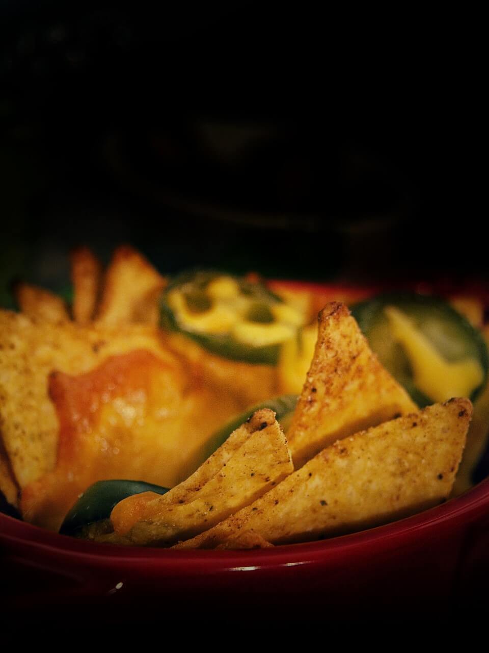 Überbackene Käse Nachos mit Guacamole