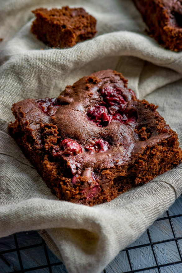 Super Saftiger Schoko Kirschkuchen - Extrem Lecker Und Einfach Zu Backen