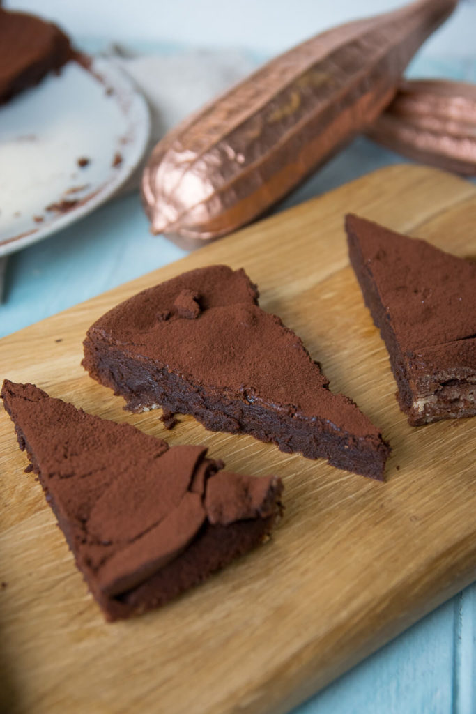 Dunkle Schokoladen Tarte mit nur 5 Zutaten