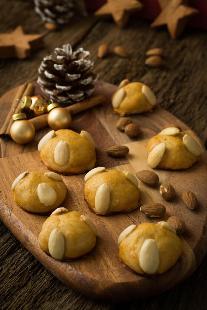 Weihnachtskekse mit Marzipan - Bethmännchen #kekse #Weihnachten #plätzchen