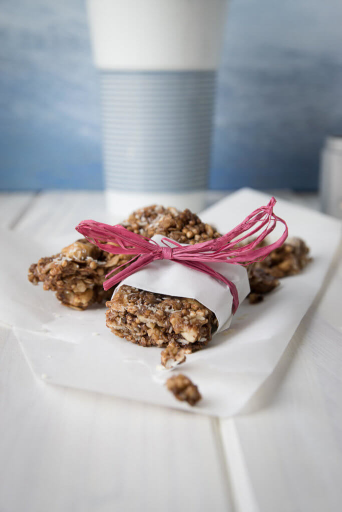 Super lecker, Müsliriegel mit Schoko, Kokos und ganz vielen Nüssen