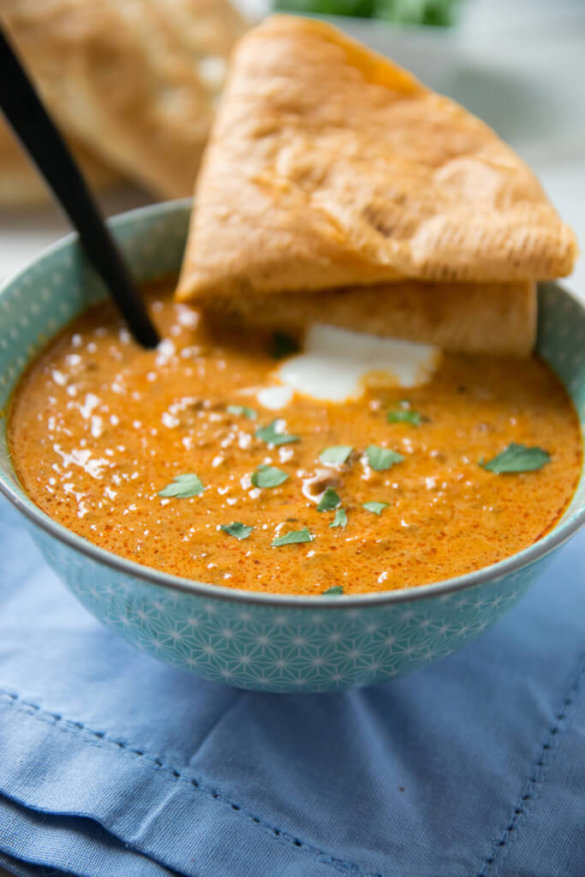 Ajvar Suppe mit Hackfleisch - 20 Minuten Rezept &amp; ultra lecker