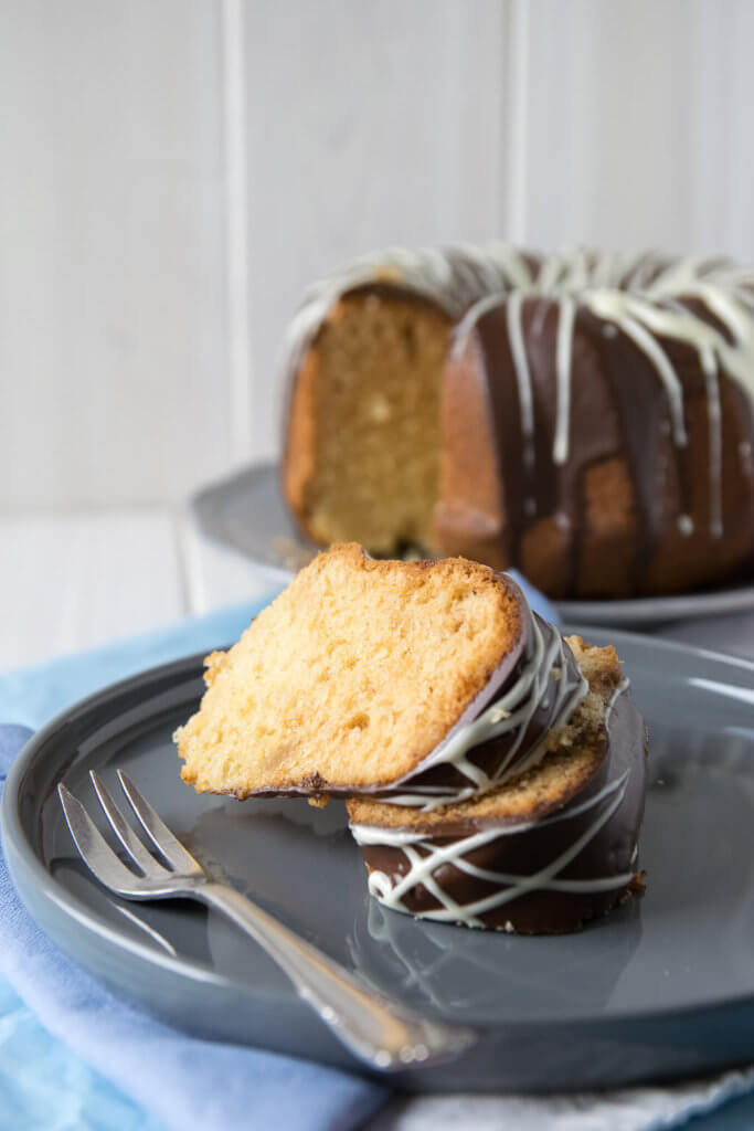 Kuchen mit Marzipan und Schokolade