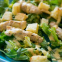 Caesar Salat mit Knoblauch Croutons