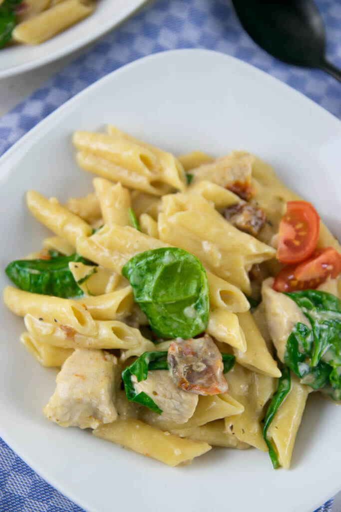 Chicken Pasta Alfredo mit Spinat