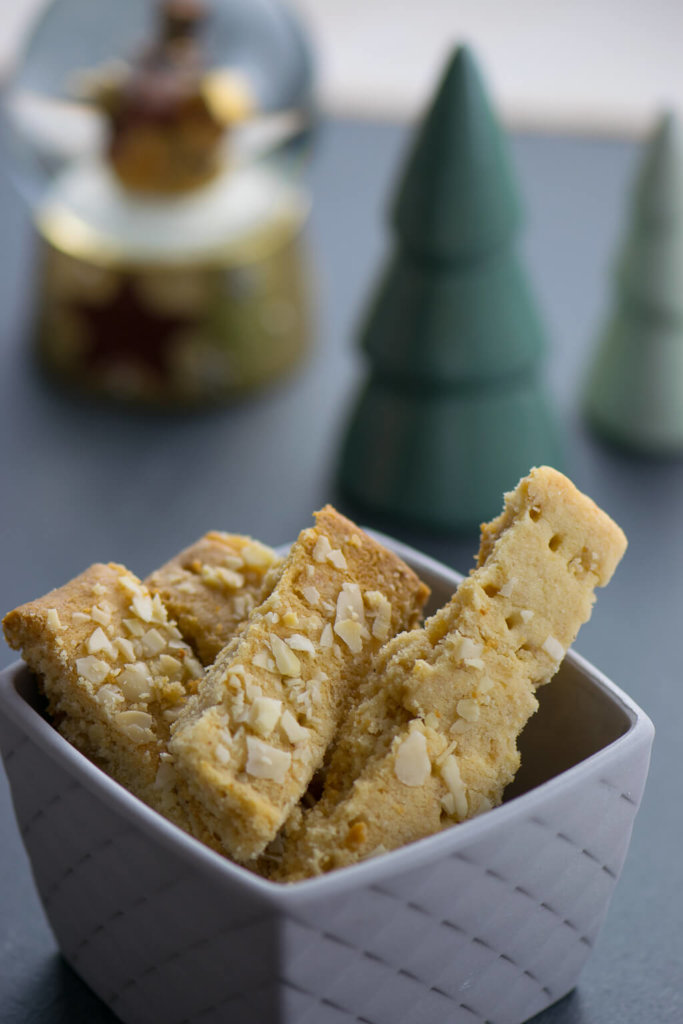 Zitronen Marzipan Shortbread für die Weihnachtszeit