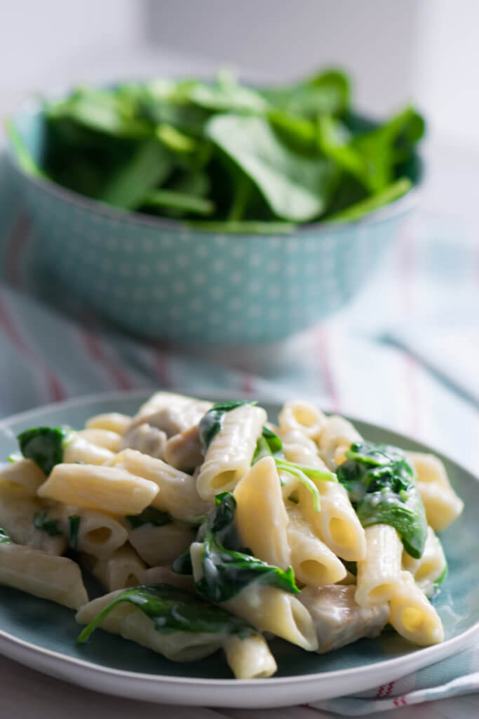 Einfaches Rezept für Spinat Pasta in leckerer Knoblauch Sauce