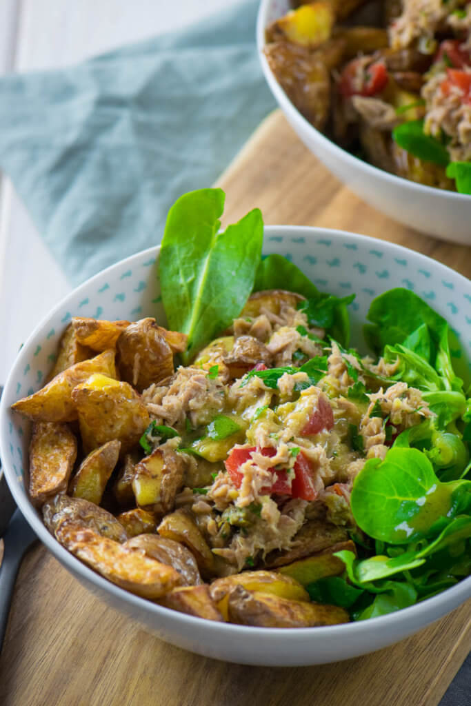 Salat mit Röstkartoffeln und Thunfisch