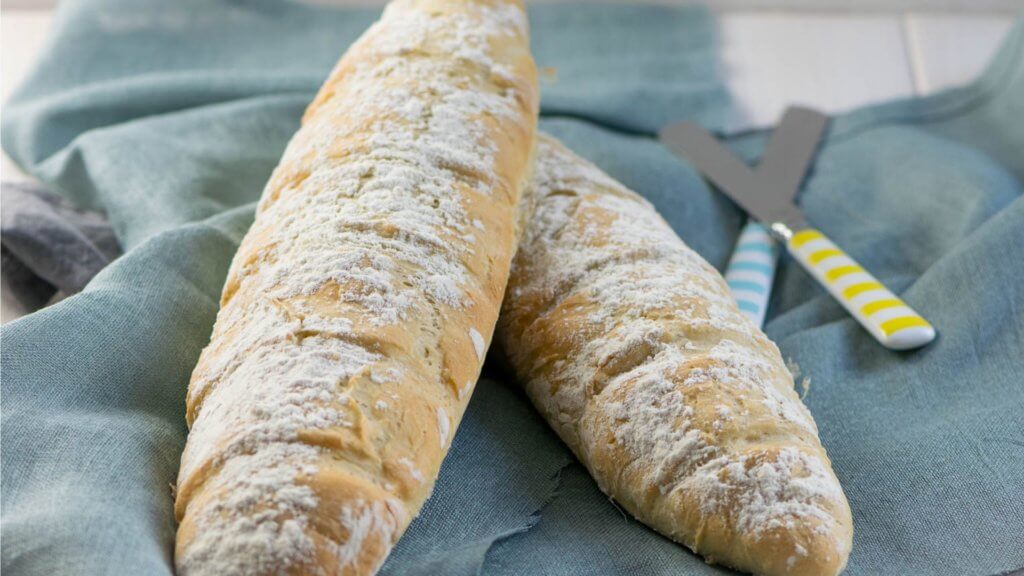 Einfaches helles Baguette für kurzfristige Einladungen