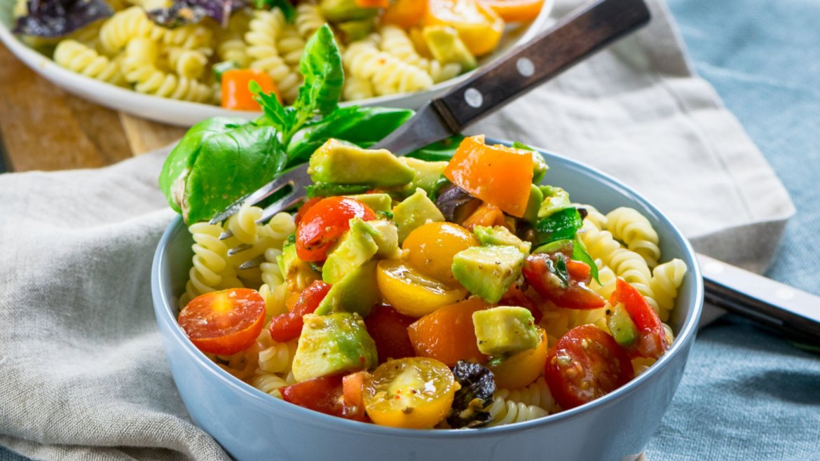 Gesund und köstlich - Avocado Tomaten Pasta in nur 12 Minuten