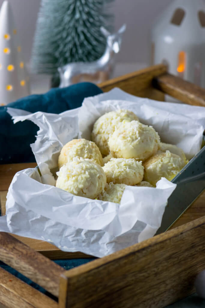 Super zarte Kokos Mandel Bällchen mit Tonkabohne