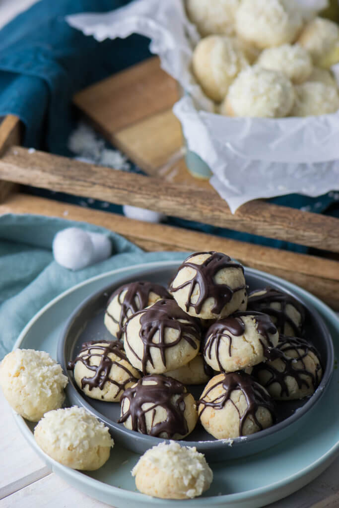 Leckere Kokos Mandel Bällchen mit Tonkabohne