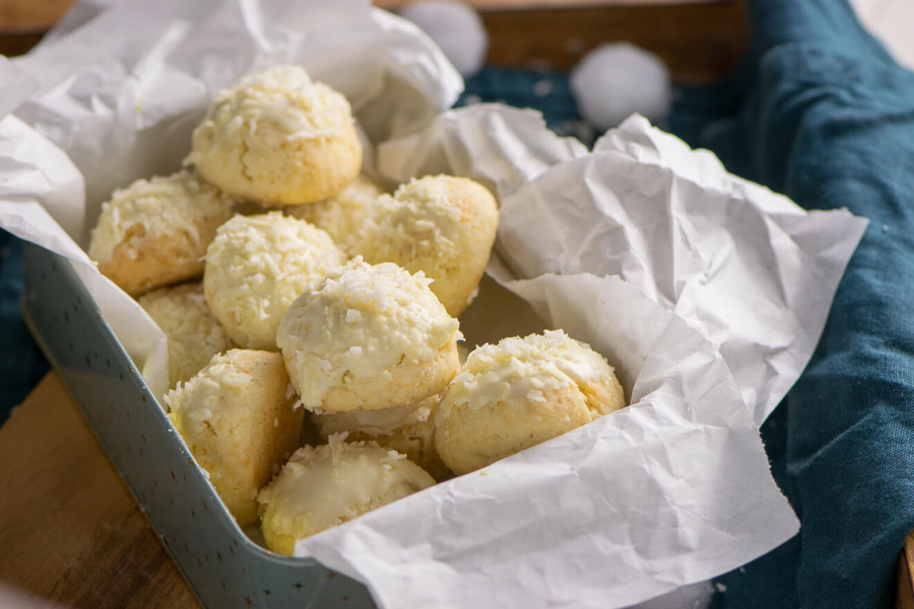 Super zarte Kokos Mandel Bällchen mit Tonkabohne