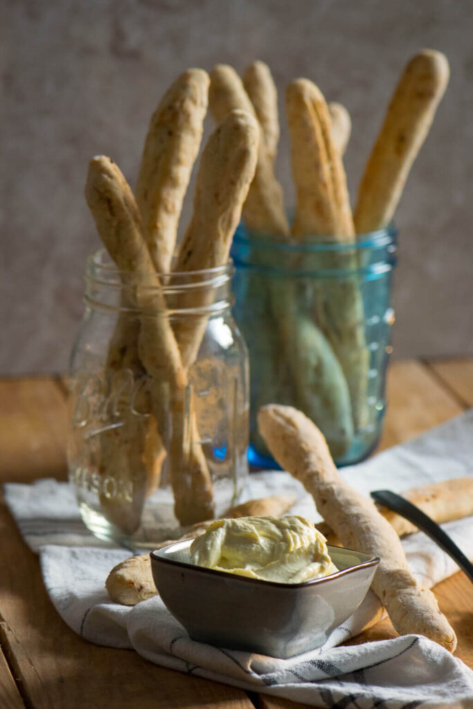 Hammer lecker - warme Brotstangen mit genialem Honig Senf Dip