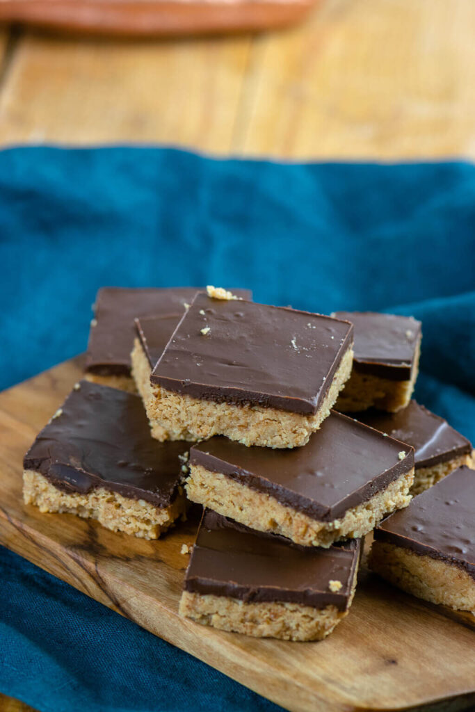 Super leckere Peanutbutter Bars mit nur 5 Zutaten