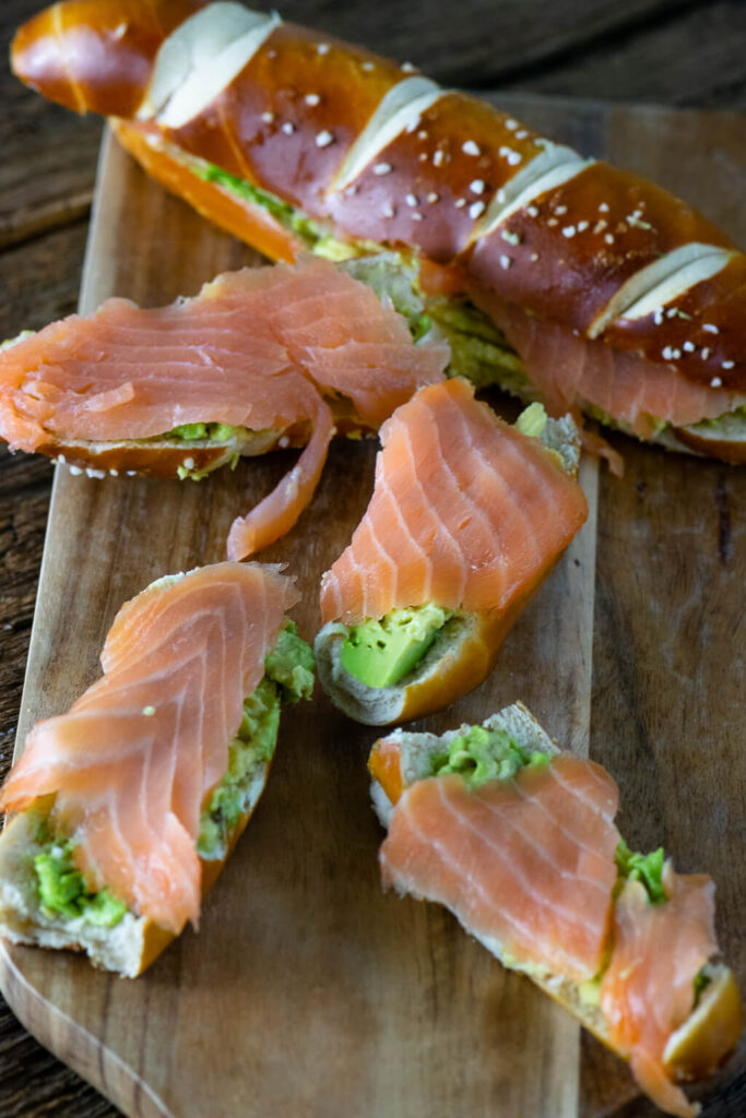 Laugenstange mit Lachs & Avocado - mein perfekter Snack als stillende Mutter