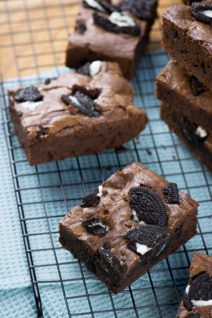 Diese saftigen Oreo Brownies sind super lecker und mega einfach zu backen