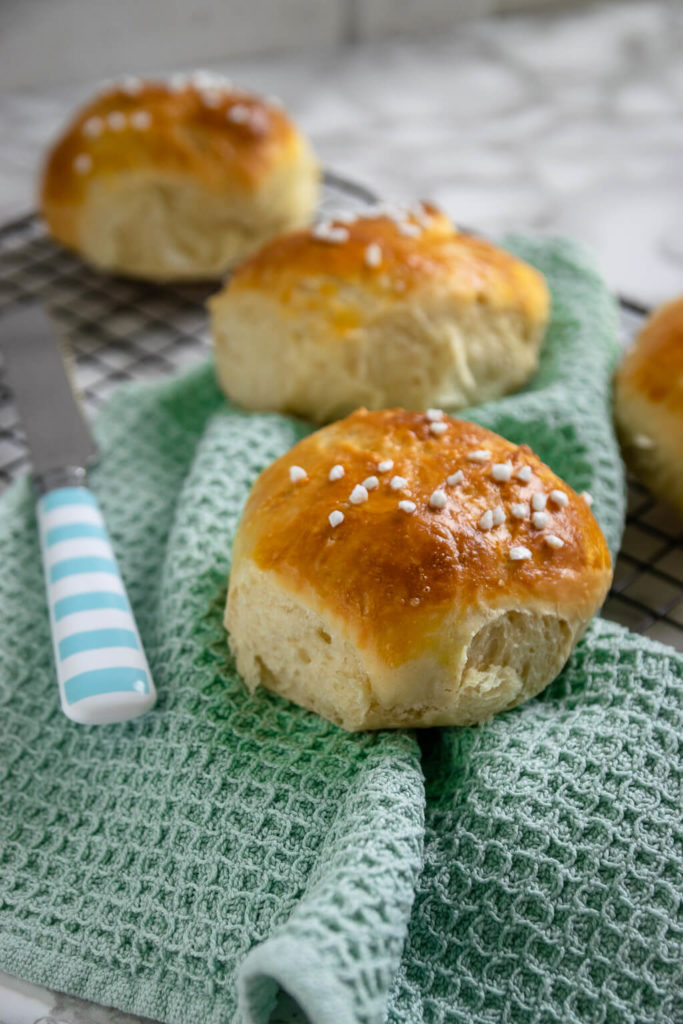 Weiche Quarkbrötchen wie vom Bäcker - mit Hefeteig - beliebt bei Kindern