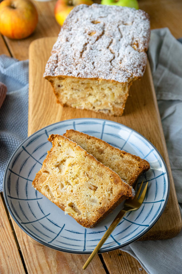 Apfel Marzipan Kuchen aus der Kastenform - saftig &amp; herbstlich