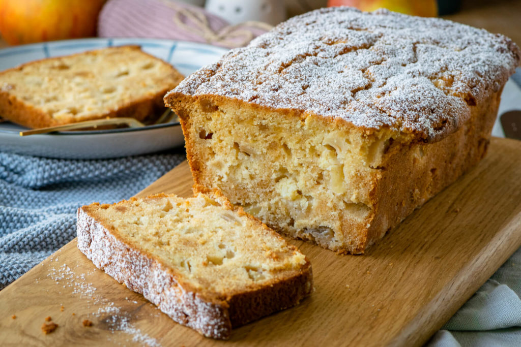 Apfel Marzipan Kuchen aus der Kastenform - saftig &amp; herbstlich