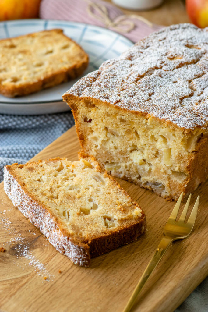 Saftiger Apfel Marzipan Kuchen