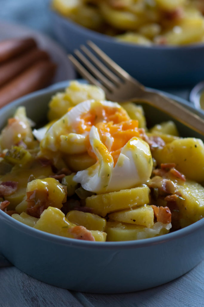 Kartoffelsalat mit Röstzwiebeln und Honig Senf Soße