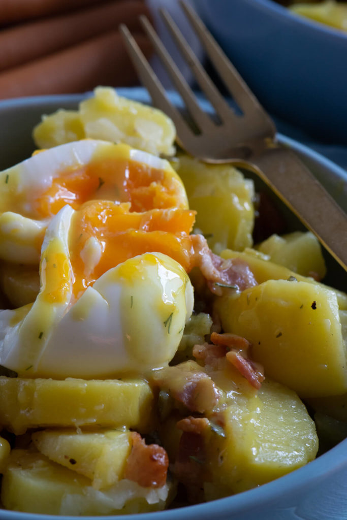 Kartoffelsalat mit wachsweichen Eiern - dazu schmeckt die Honig Senf Sauce himmlisch gut