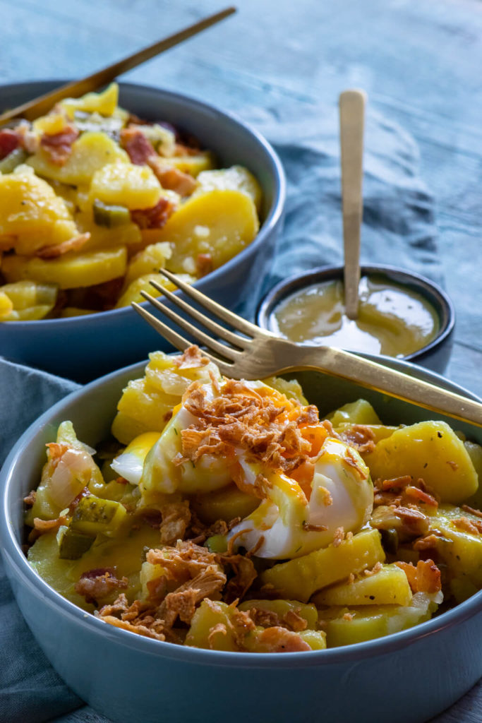 Kartoffelsalat mit Röstzwiebeln und Honig Senf Soße