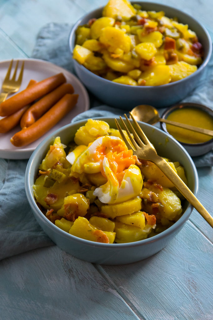 extrem einfach und unkomplizierte Zubereitung - probiere den Kartoffelsalat mit Röstzwiebeln und Honig Senf Soße noch heute