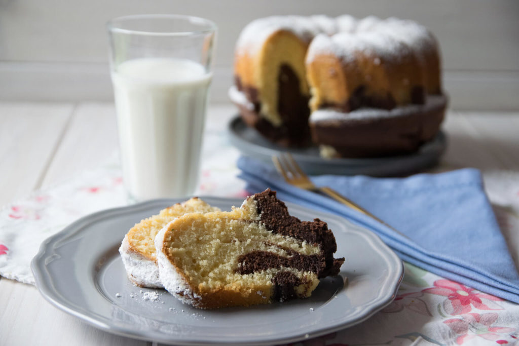 Saftiger Marmorkuchen - das beste Marmor Guglhupf Rezept aller Zeiten