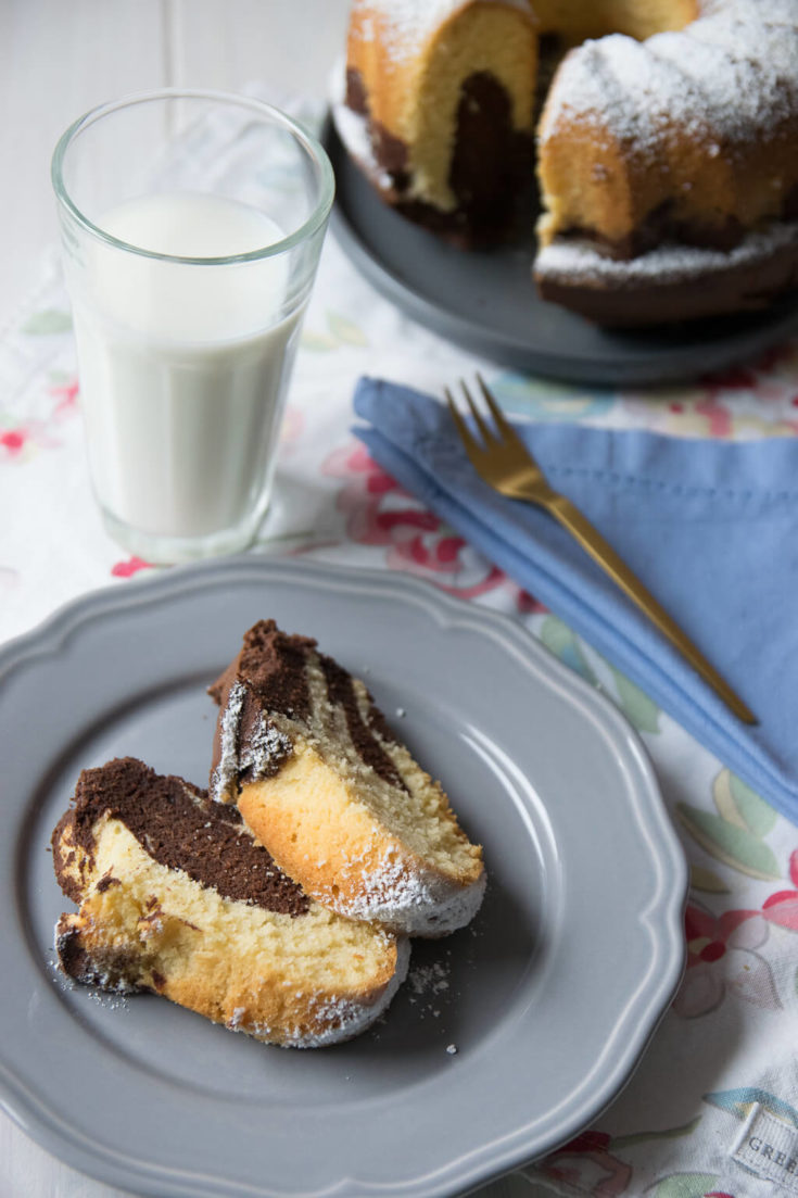 Saftiger Marmorkuchen - das beste Marmor Guglhupf Rezept aller Zeiten