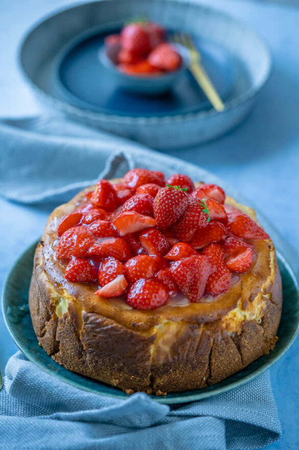 Cremiger Käsekuchen mit Erdbeeren - köstlicher Sommerkuchen