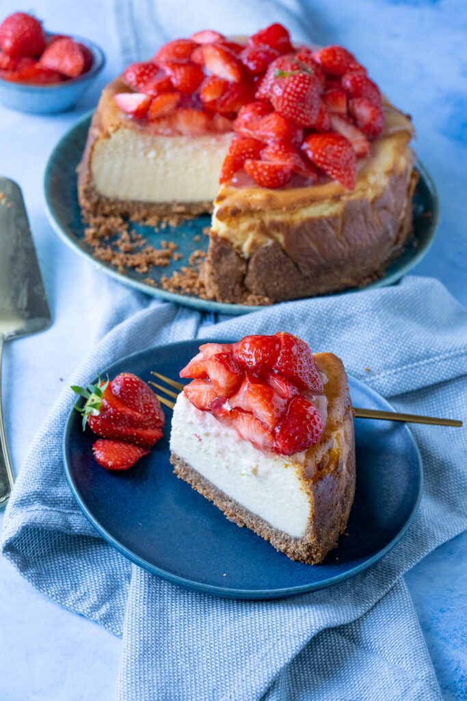 Cremiger Käsekuchen mit Erdbeeren