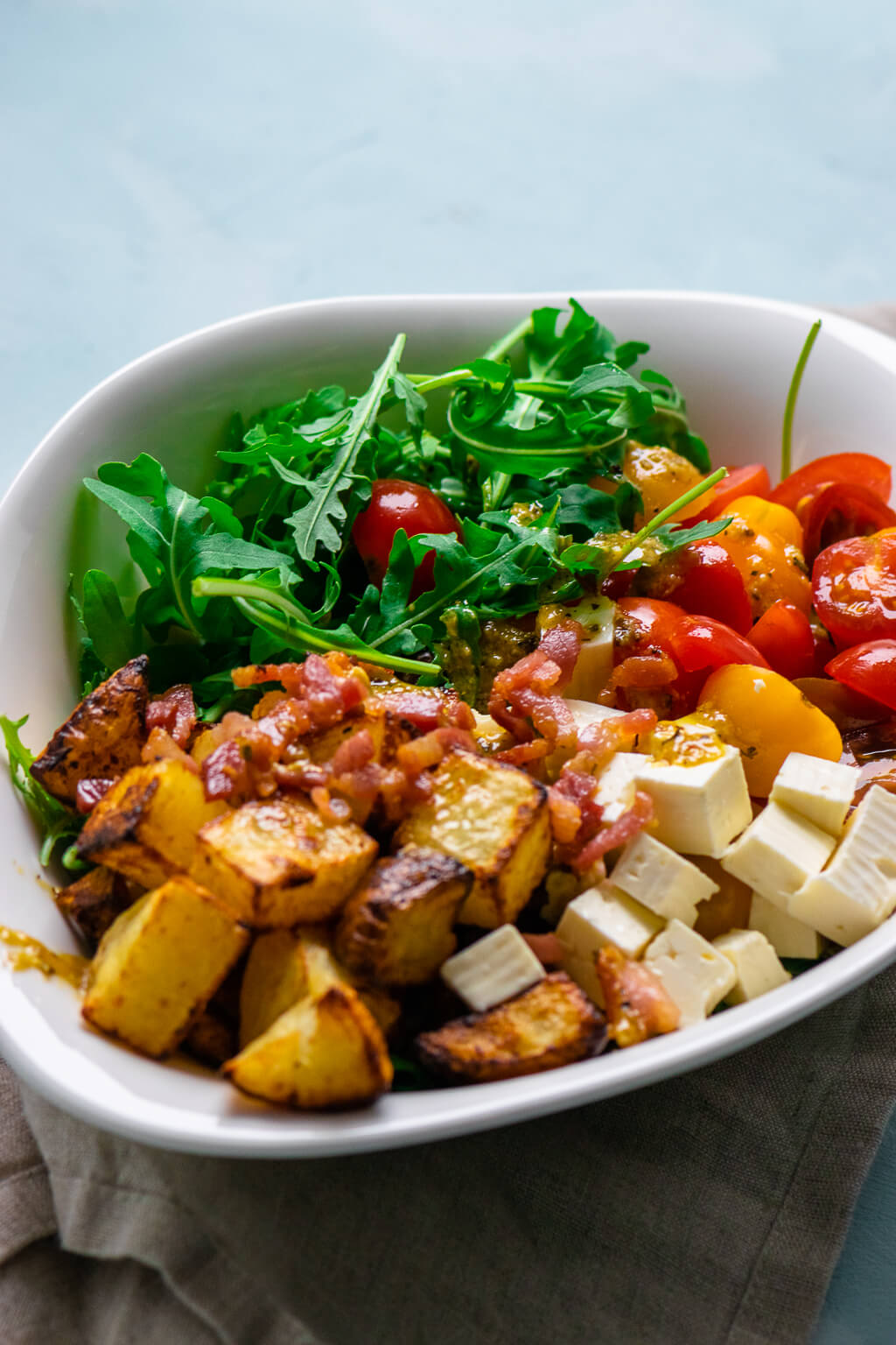 Lauwarmer Honig Senf Röstkartoffel Salat mit Rucola und Speck - Einfach ...