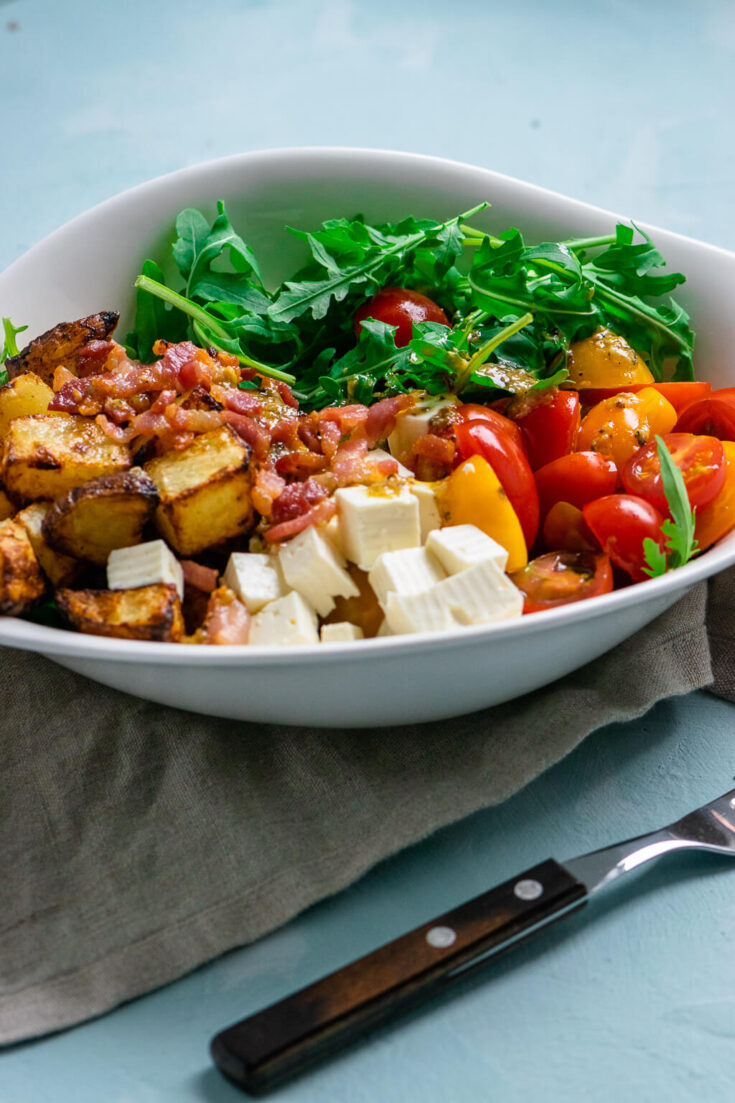 Lauwarmer Honig Senf Röstkartoffel Salat mit Rucola und Speck - Einfach ...