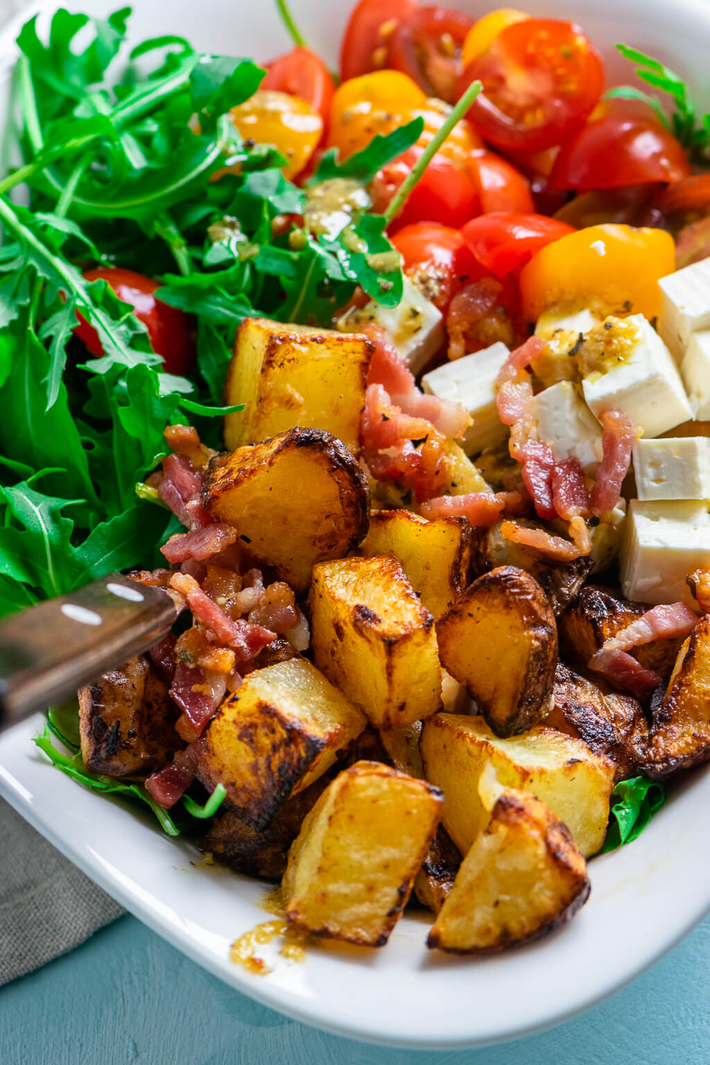 Kartoffelsalat mit knusprigen Kartoffelecken