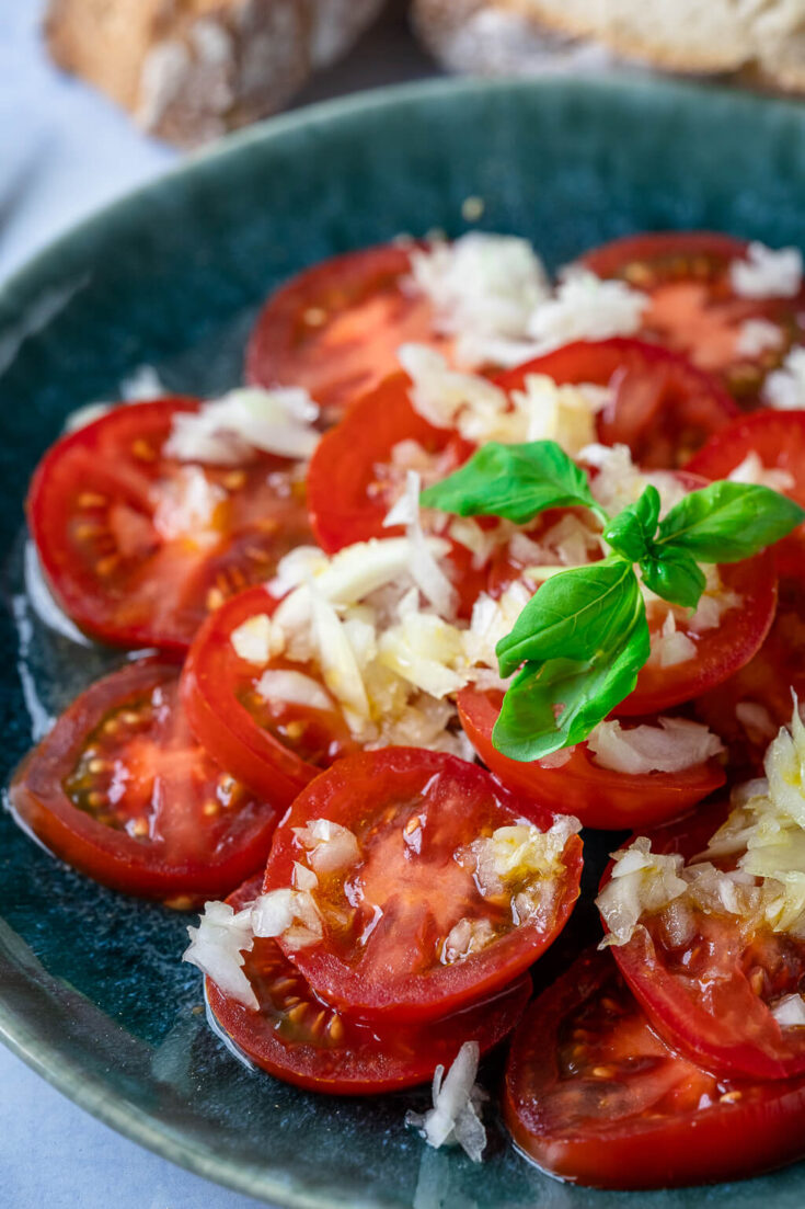 Der genialste Tomatensalat überhaupt! Zubereitet in nur 10 Minuten!