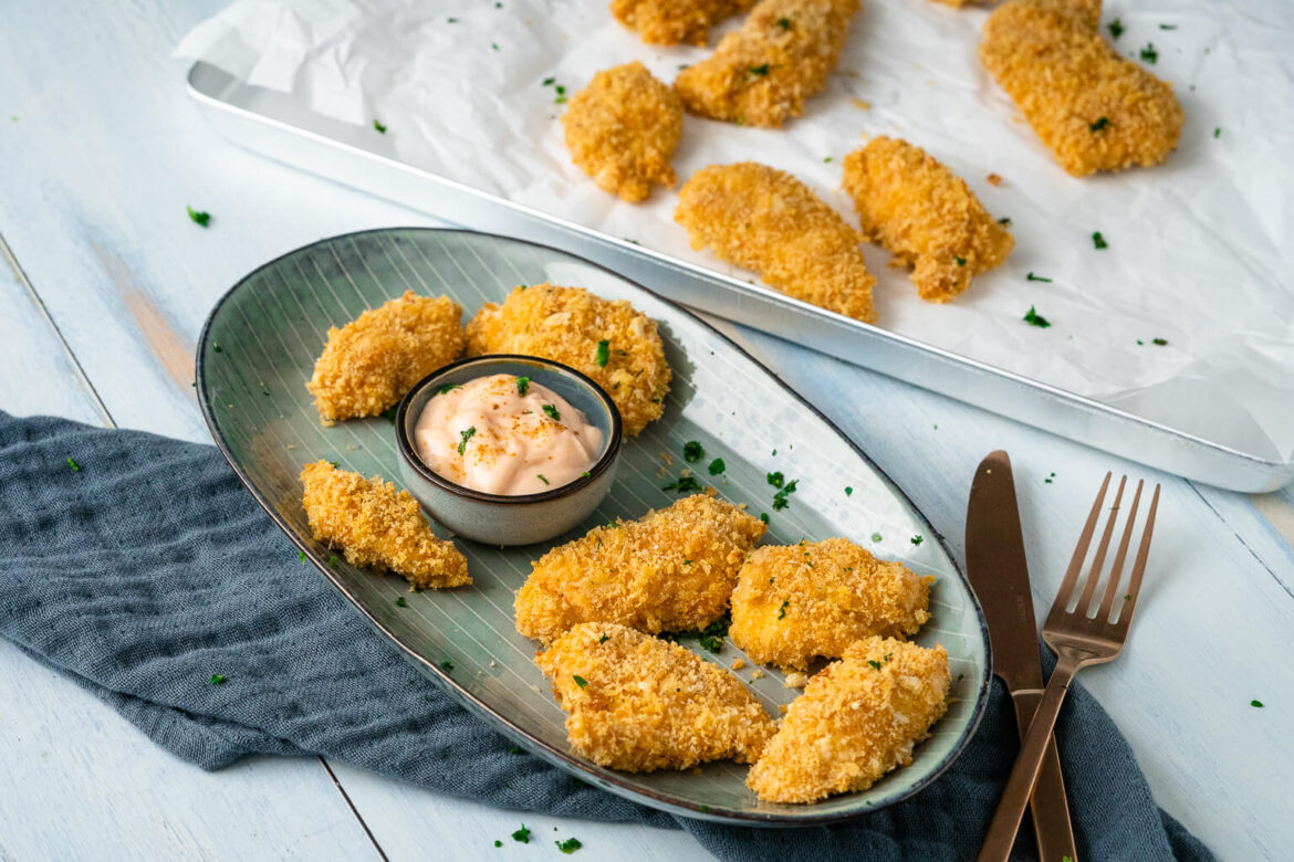 So einfach machst du knusprige Hähnchen Nuggets aus dem Backofen selber ...