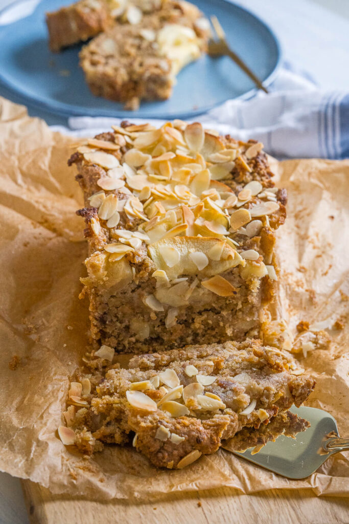 Veganes Apfelbrot - mein saftiger Apfelkuchen mit Haferflocken