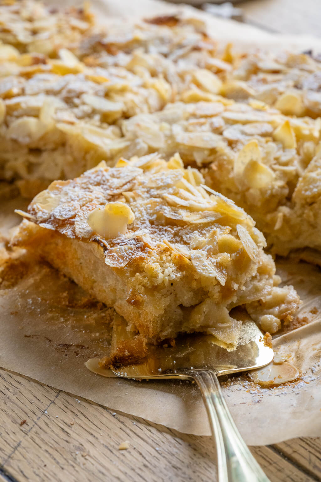 Bratapfelkuchen mit Marzipan