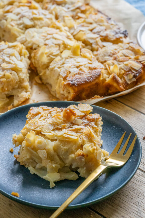 Bratapfelkuchen mit Marzipan - saftigster Apfelkuchen aller Zeiten ...