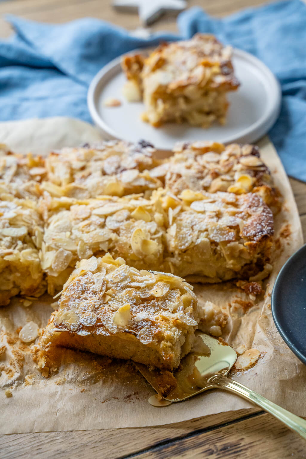 Bratapfelkuchen mit Marzipan - mega lecker &amp; einfach - Einfach Malene