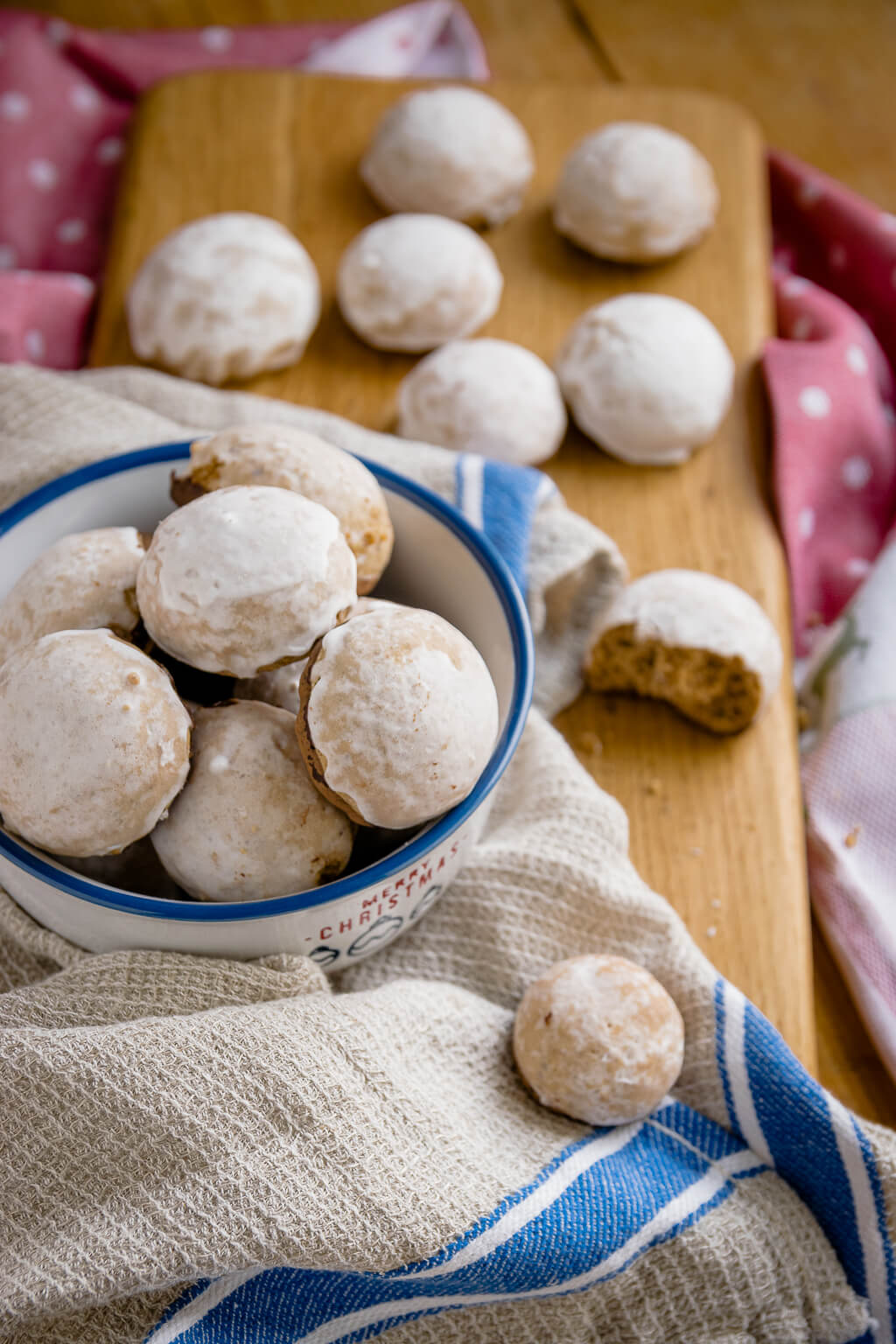 Einfache Pfeffernüsse mit Zuckerguss und Schokolade - Einfach Malene