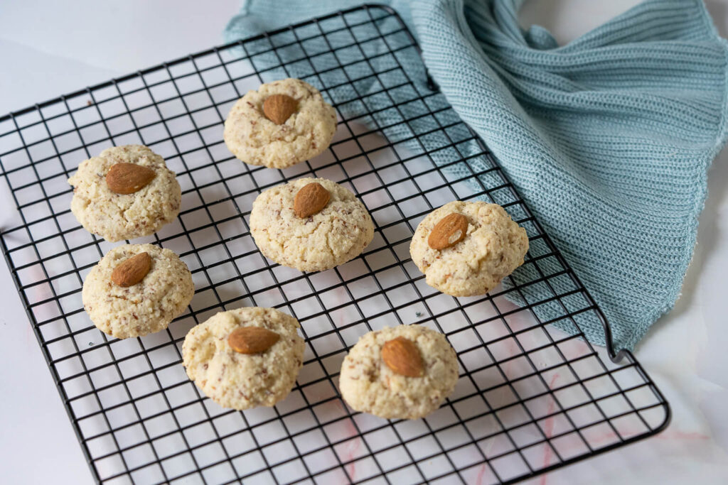 Leckere Mandelmakronen mit nur 5 Zutaten, schnell und einfach zu backen