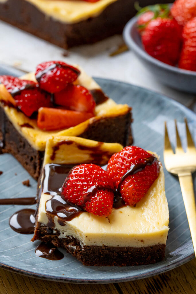 New York Cheesecake Brownies mit Erdbeeren