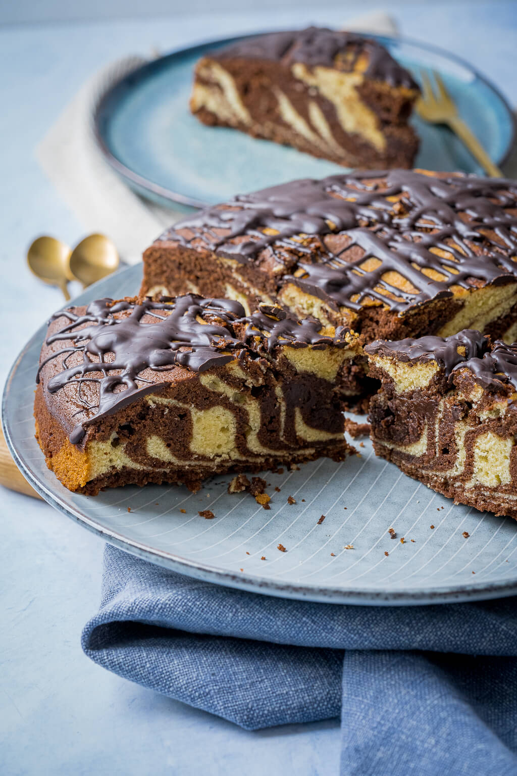 Mega saftiger Zebrakuchen - einfacher Marmorkuchen aus der Springform ...