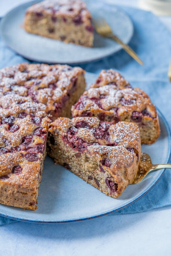 Knaller Rezept für saftigen Kirschkuchen mit Nüssen und Schokolade