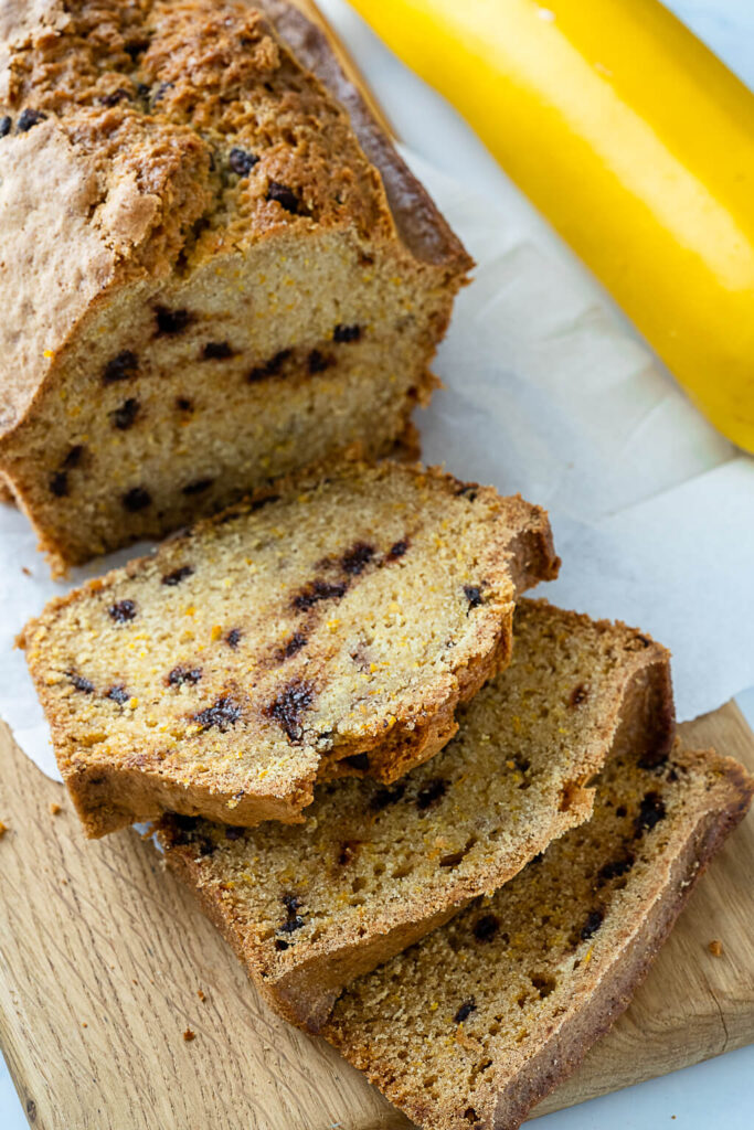 So einfach backst du einen saftigen Zucchini Kuchen